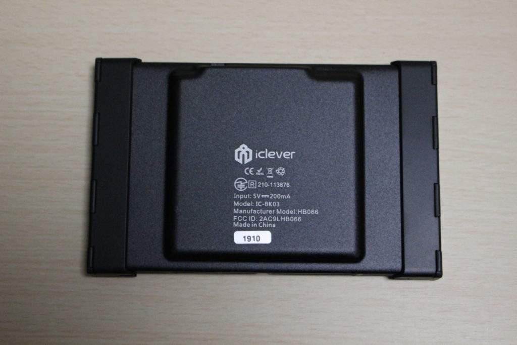iCleverのIC-BK03(Bluetoothキーボード)の本体背面