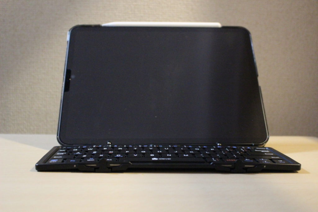 iPad Pro (2020)とiCleverのIC-BK03(Bluetoothキーボード)