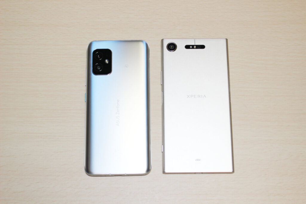 「Zenfone 8」と「Xperia XZ1」