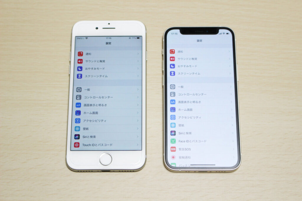 「iPhone 12 mini」と「iPhone 7」表面
