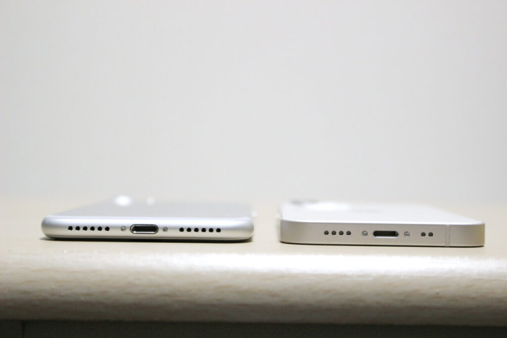 「iPhone 12 mini」と「iPhone 7」厚さ