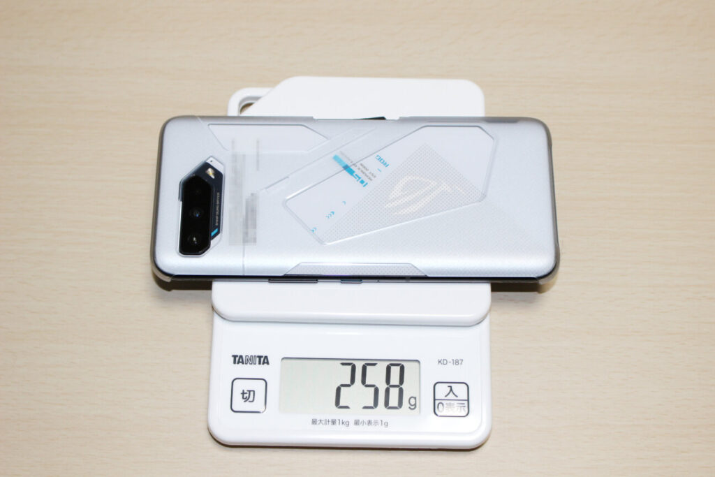 「ROG Phone 5」の重さ(ケース付き)	
