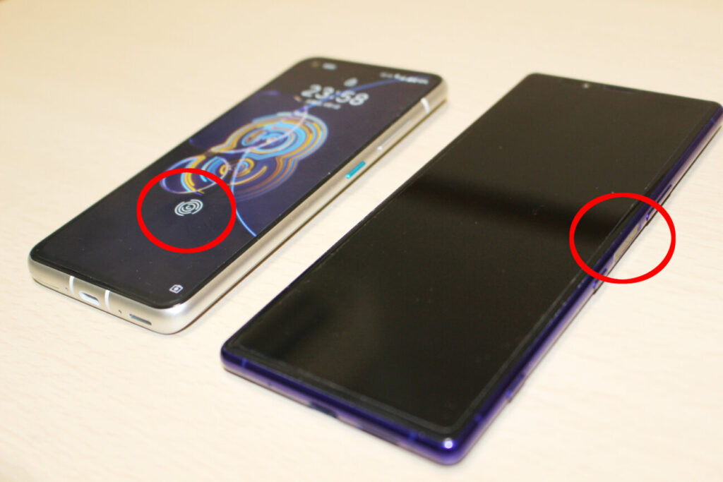 「Zenfone 8」と「Xperia 1」の指紋認証センサー