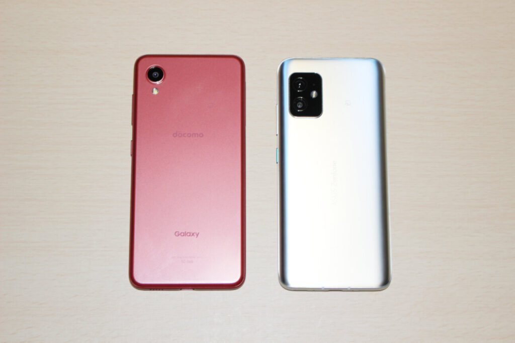「Galaxy A22 5G」と「Zenfone 8」