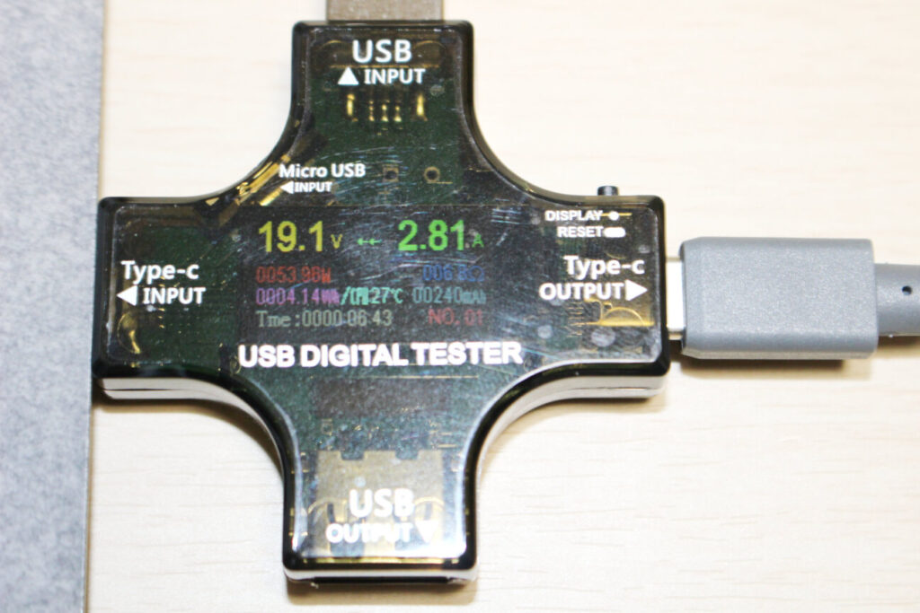 MOTTERUのUSB充電器「MOT-ACPD65WU1」/USB Type-Cの出力(単独)