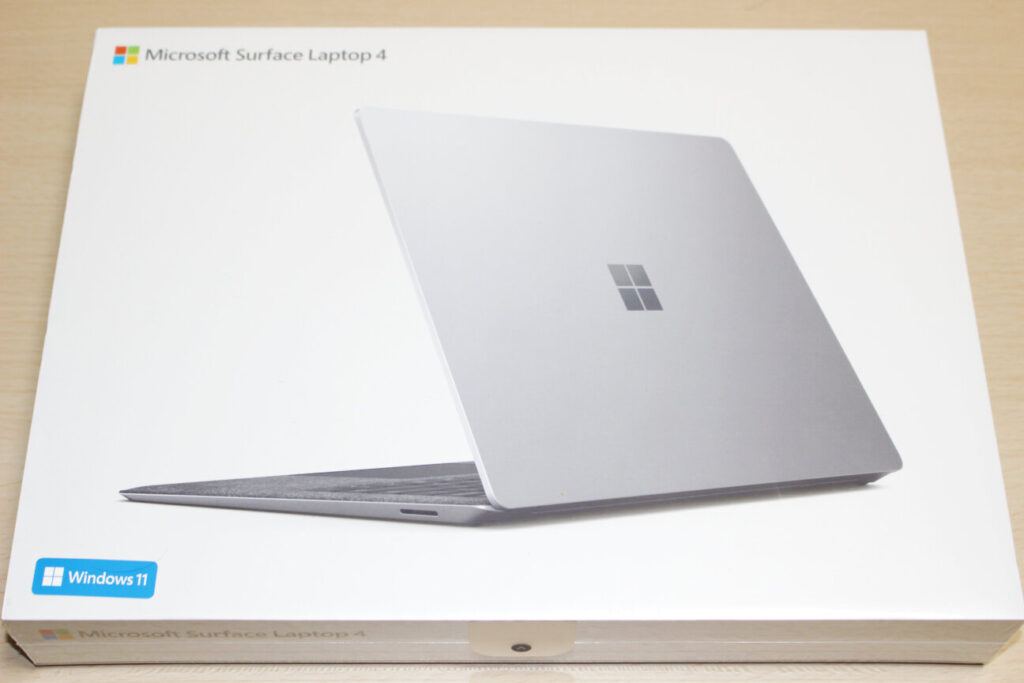 「Surface Laptop 4」の箱