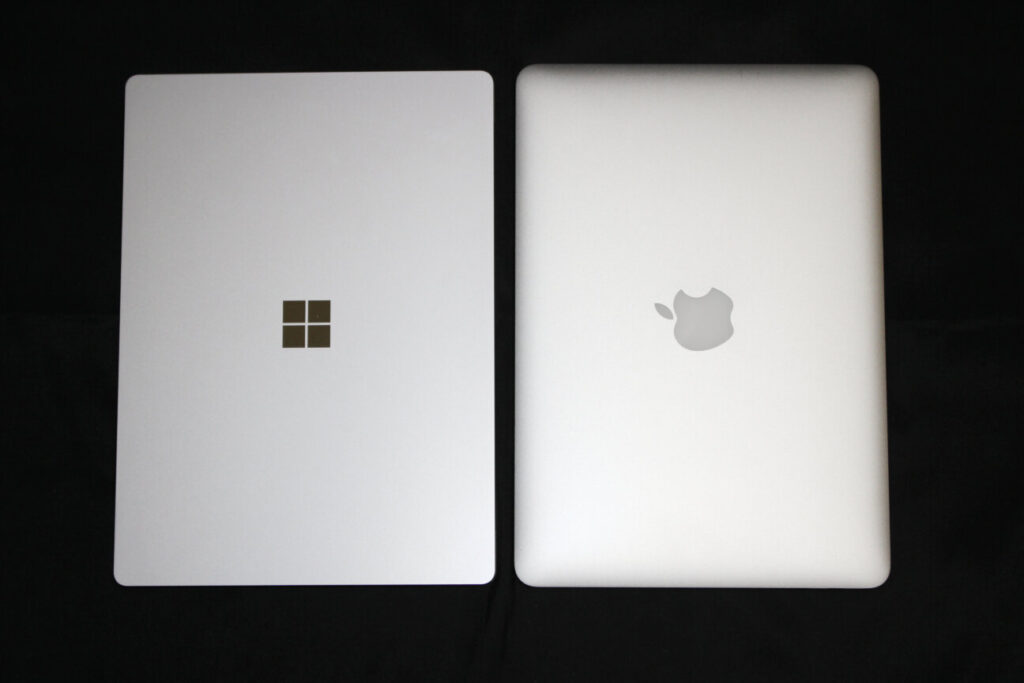 「Surface Laptop 4」と「MacBook Pro(2014)」の上部