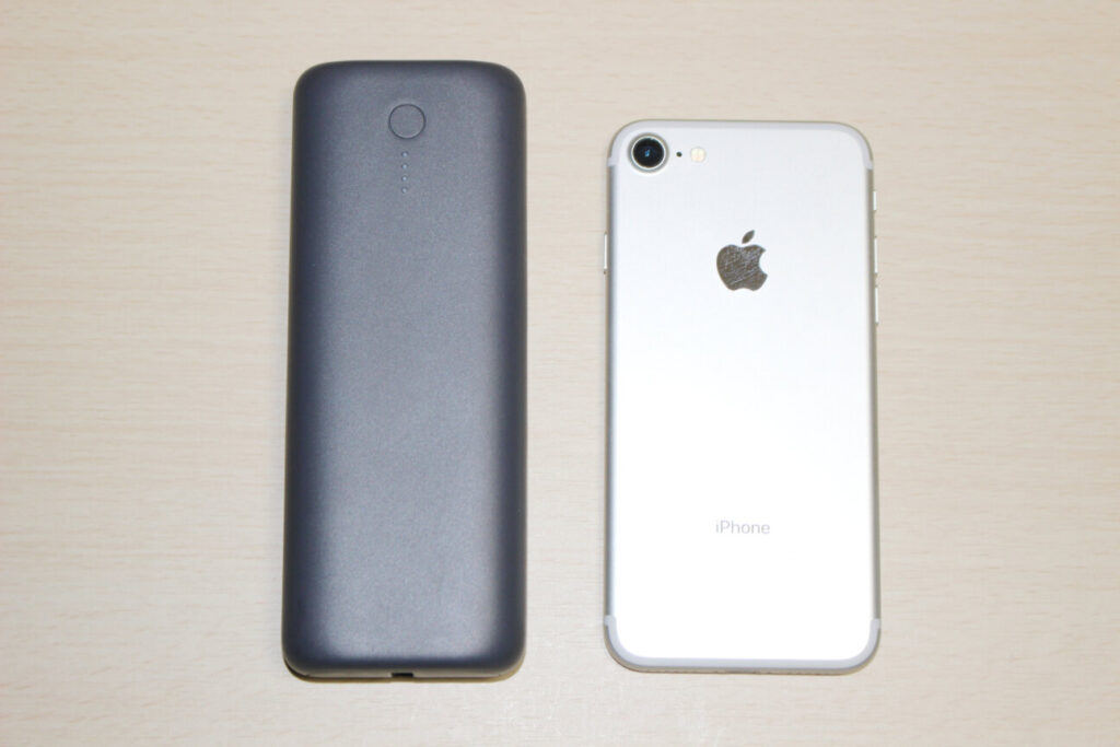 MOTTERUモバイルバッテリー「MOT-MB20001」と「iPhone 7」