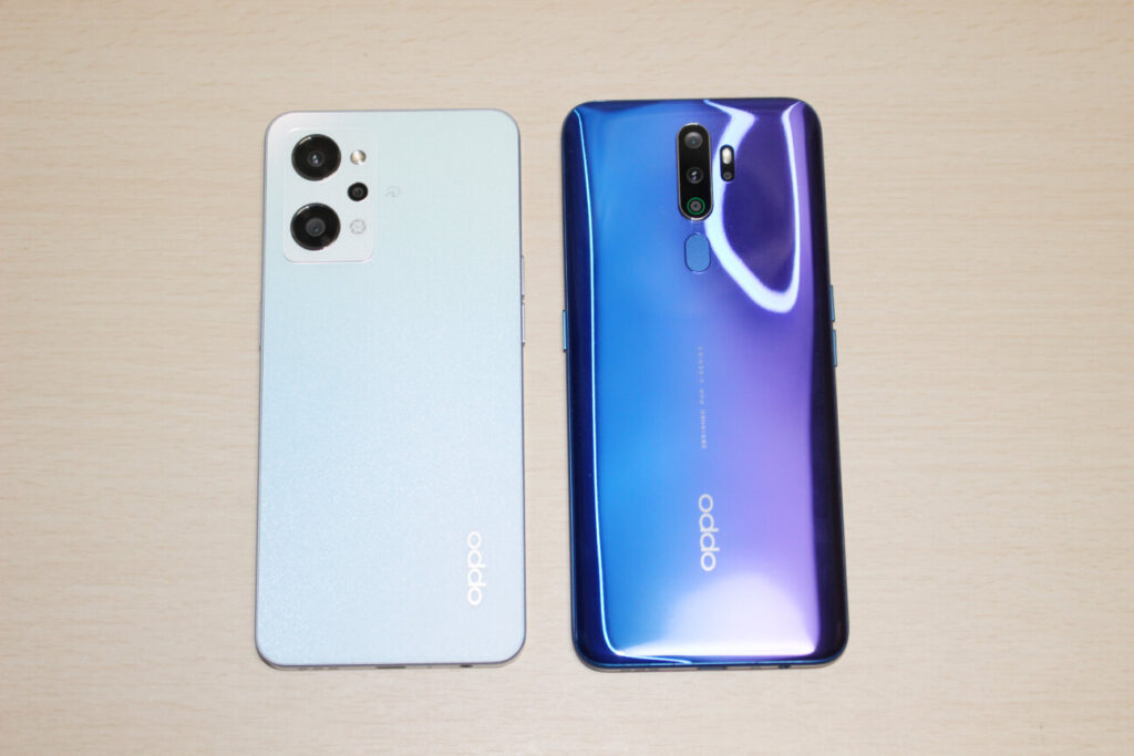 「OPPO Reno7 A」と「OPPO A5 2020」(背面)
