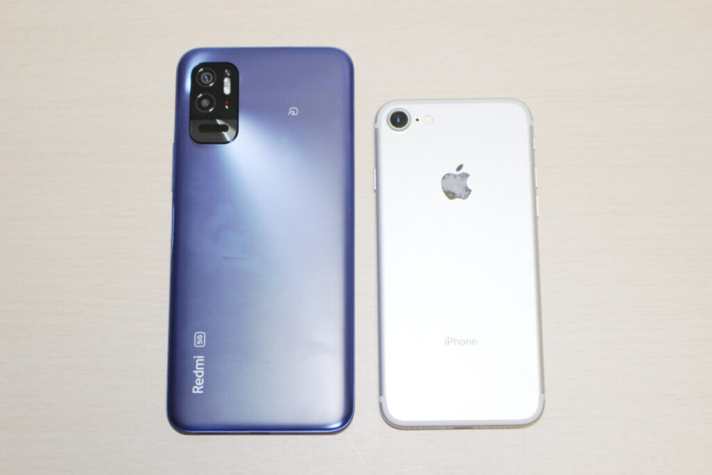 「Redmi Note 10T」と「iPhone 7」