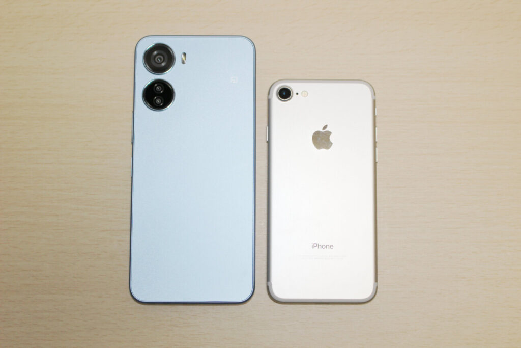 「Libero 5G IV」と「iPhone 7」