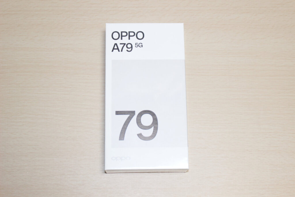 「OPPO A79 5G」の化粧箱